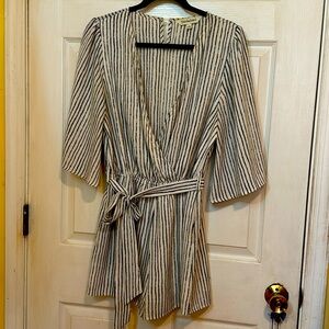 Davi & Dani Super cute b&w striped romper with Pockets!